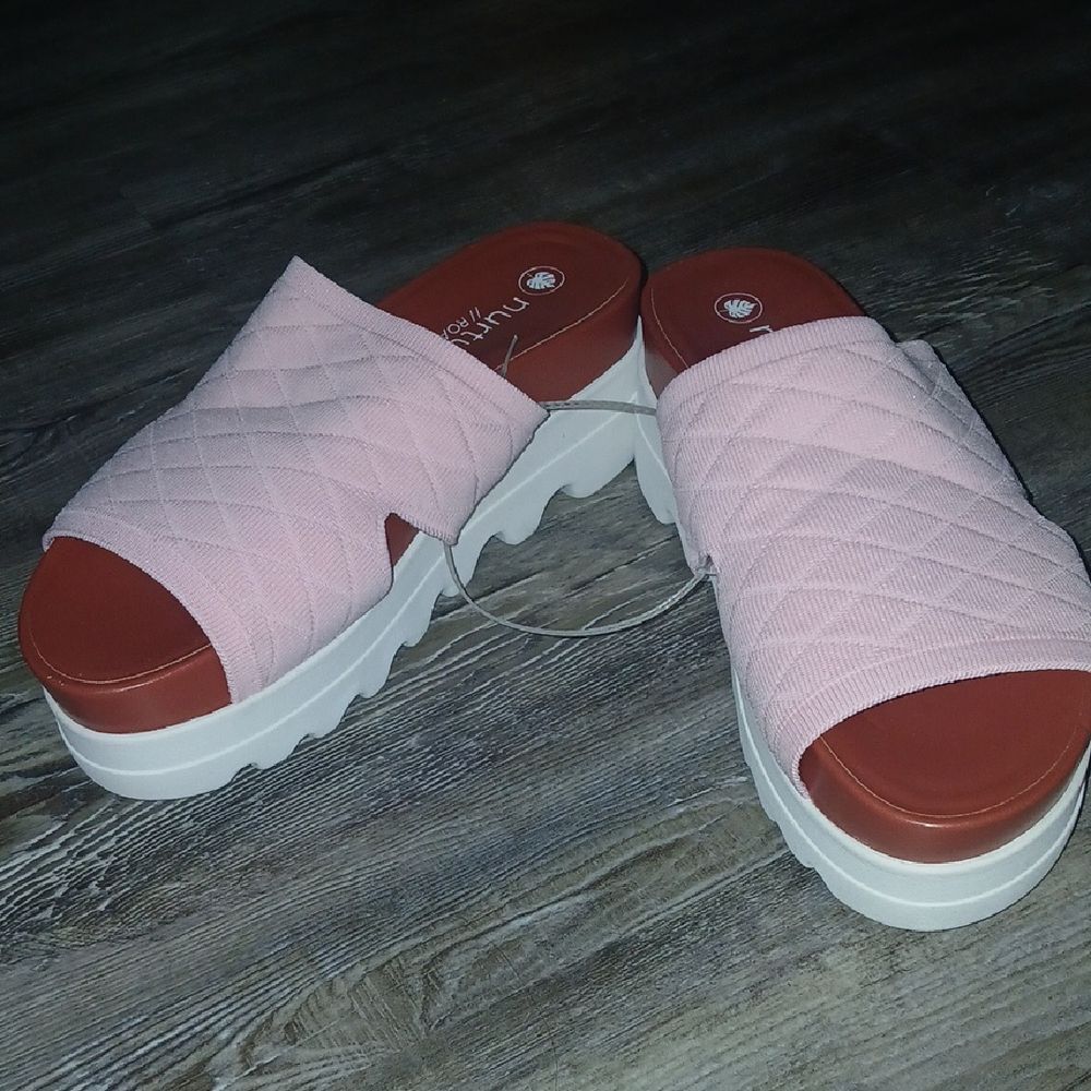 Nurture Women's Roam Pink Platform Sandals  Sz 9 NWOT